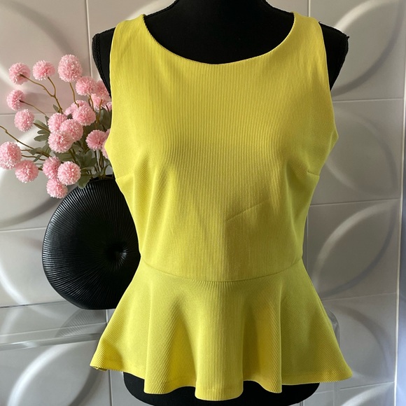 INC International Concepts Yellow Chartreuse Sleeveless Peplum Top Size Small - Picture 3 of 7